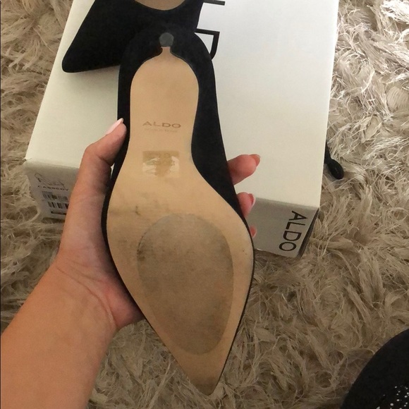 Lightly worn women’s black suede pumps - Picture 3 of 4